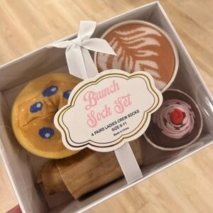 NIB 4pk Ladies Brunch Crew Socks